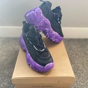 Steve Madden Revel, Black & Purple, Size 7